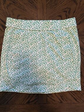Belyn Key Green and White Floral Skort